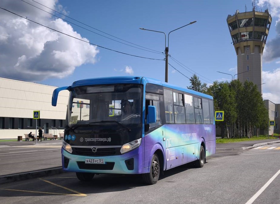 автобус на остановке аэропорт